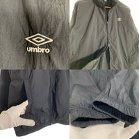 UMBRO アンブロ AWAY DAYS ナイロンウーブンジャケット 刺繡 ブラック UF5SWB40M Size M-L 福生店
