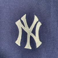 adidas アディダス TRUE TO THE SPORT Newyork Yankees ニューヨークヤンキース MLB チームロゴ 刺繡 半袖 Tシャツ ネイビー USA製 Size M 福生店