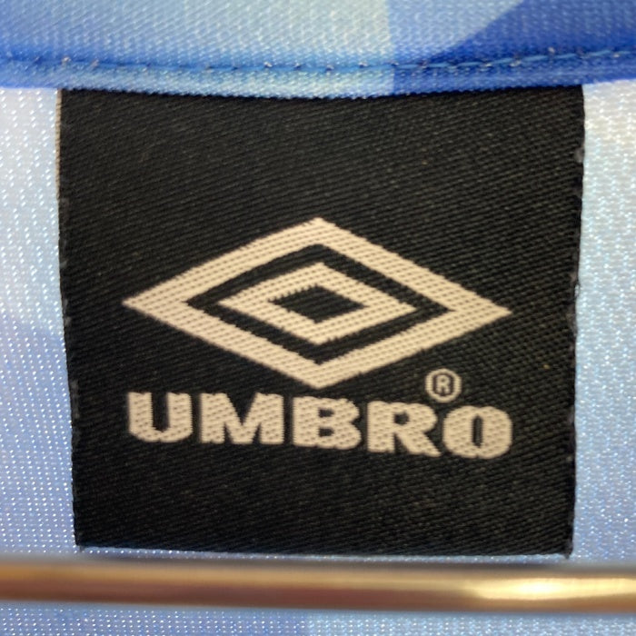 UMBRO アンブロ ×(C)OVER FOOTBALL SHIRT ブルー 総柄 sizeM 瑞穂店