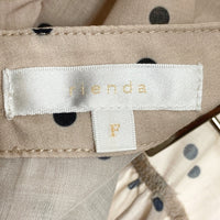 rienda リエンダ フリルショルダードットブラウス ベージュ sizeF 瑞穂店