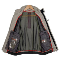 PRADA SPORT プラダスポーツ ナイロン スタンドカラー ジップアップベスト ラバーロゴプリント ライトグレー SGV217 Size 50 福生店