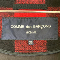 COMME des GARCONS HOMME コムデギャルソンオム HN-C014 AD2014 ショールカラー 袖レザー バッファローチェック ロング スタジャン ブラック レッド sizeXS 瑞穂店