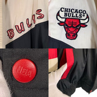 90's NBA CHICAGO BULLS シカゴ・ブルズ PRO PLAYER 中綿 ジャケット スタジャン ホワイト ブラック レッド Size XL 福生店