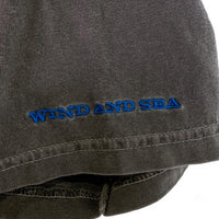 WIND AND SEA ウィンダンシー DE LA SOUL デラソウル WDS LOGO TEE 半袖 Tシャツ チャコール ブラック WDS-C-DLS-26-Q4-CS-05 Size XL 福生店