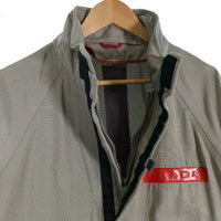 PRADA SPORT プラダスポーツ ナイロン スタンドカラー ジップアップジャケット ラバーロゴプリント ライトグレー SGV218 Size 50 福生店