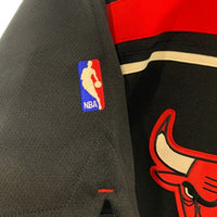 90's~ NIKE ナイキ NBA CHICAGO BULLS シカゴ・ブルズ ゲーム フットボールシャツ ジャージ プルオーバー ブラック ワッペン 刺繡 Size L 福生店