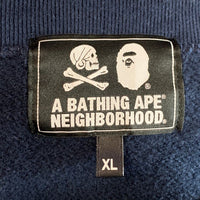 A BATHING APE アベイシングエイプ NEIGHBOR HOOD ネイバーフッド プリント スウェットクルーネックトレーナー ネイビー 001SWJ231901C Size XL 福生店
