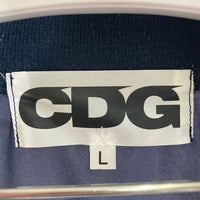 CDG COMME des GARCONS シーディージー コムデギャルソン バックプリント スタジャン ネイビー sizeL 瑞穂店