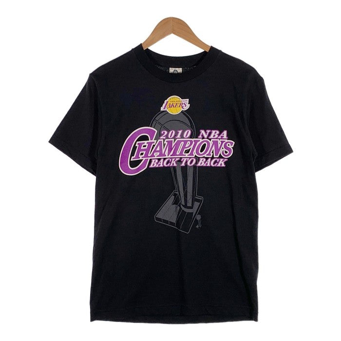 NBA LOS ANGELES LAKERS ロサンゼルスレイカーズ 2010 Champions BACK TO BACK プリント Tシャツ  ALSTYLE ブラック Size S 福生店