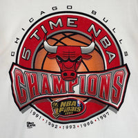 90's CHICAGO BULLS シカゴブルズ 5 TIME NBA CHAMPION Tシャツ PRO PLAYER 袖シングル 裾ダブル ホワイト Size L 相当 福生店