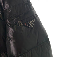 PRADA SPORT プラダスポーツ ダウンジャケット 三角ロゴプレート ナイロン ブラック SGJ186 Size 48 福生店