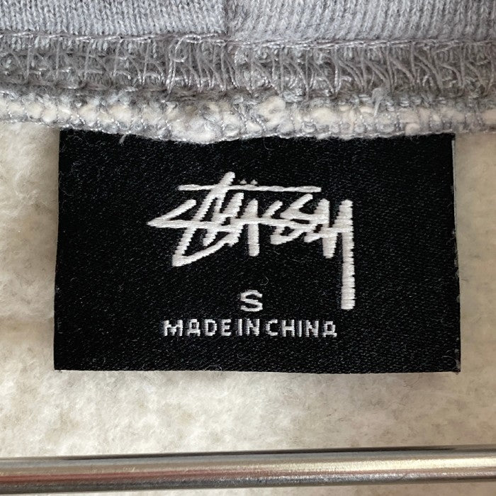 STUSSY ステューシー ビックボア 刺繍 ロゴ フード刺繍ロゴ INTERNATIONAL STUSSY TRIBE パーカー グレー sizeS  瑞穂店