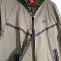 NIKE ナイキ TECH WINDRUNNER WOVEN FZ JACKET テック ウィンドランナー ウーブン ジップアップ ジャケット オリーブ HM7152-223 Size L 福生店