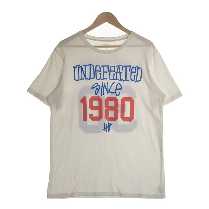 STUSSY ステューシー UNDEFEATED since 1980 アンディフィーテッド プリントTシャツ ホワイト Size L 福生店