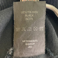 VETEMENTS ヴェトモン 22SS LOGO LABEL LONGSLEEVE ロゴラベル ロングスリーブカットソー UE52TR280X ブラック SizeL 瑞穂店