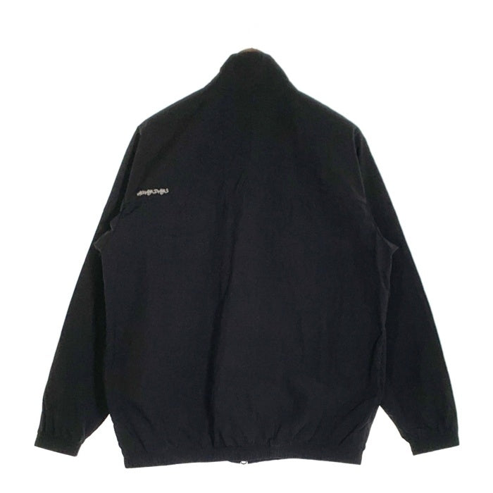 UMBRO アンブロ AWAY DAYS ナイロンウーブンジャケット 刺繡 ブラック UF5SWB40M Size M-L 福生店