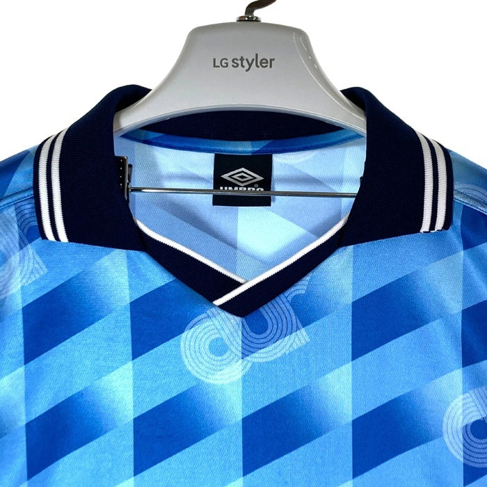 UMBRO アンブロ ×(C)OVER FOOTBALL SHIRT ブルー 総柄 sizeM 瑞穂店