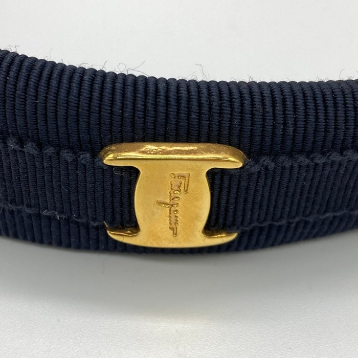 Salvatore Ferragamo サルヴァトーレフェラガモ メタルロゴ ヴァラ カチューシャ ネイビー 瑞穂店
