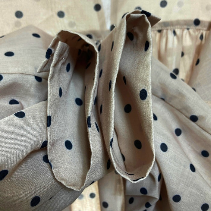 rienda リエンダ フリルショルダードットブラウス ベージュ sizeF 瑞穂店