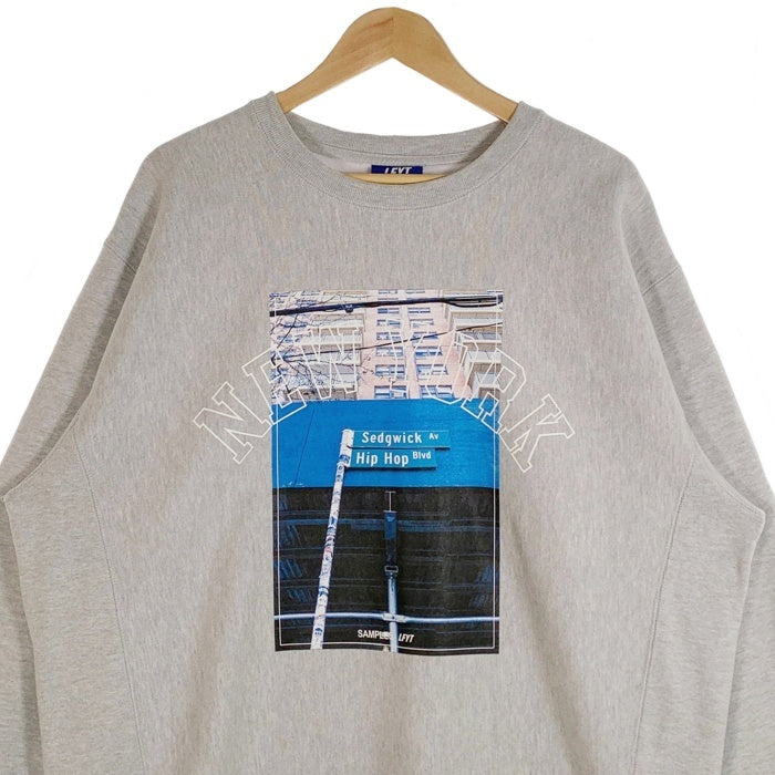 LFYT エルエフワイティー SAMPLES サンプルズ NEW YORK プリント クルーネックスウェットトレーナー ヘザーグレー Size XL 福生店