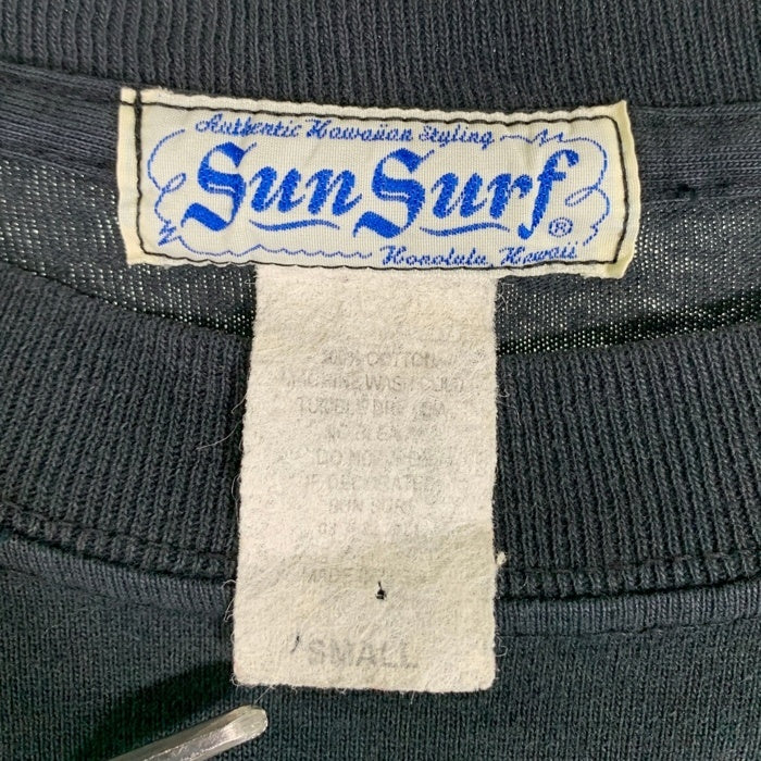 SUN SURF サンサーフ Menehune Hut メネフネ ハット バックプリント 半袖 Tシャツ ブラック USA製 Size S 福生店