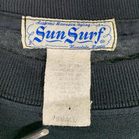 SUN SURF サンサーフ Menehune Hut メネフネ ハット バックプリント 半袖 Tシャツ ブラック USA製 Size S 福生店