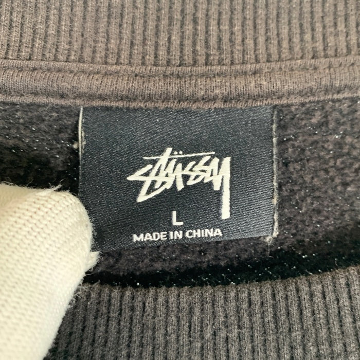 STUSSY ステューシー ロゴ 王冠 バックプリント クルーネックスウェット ブラック Z3000SAS19 Size L 福生店
