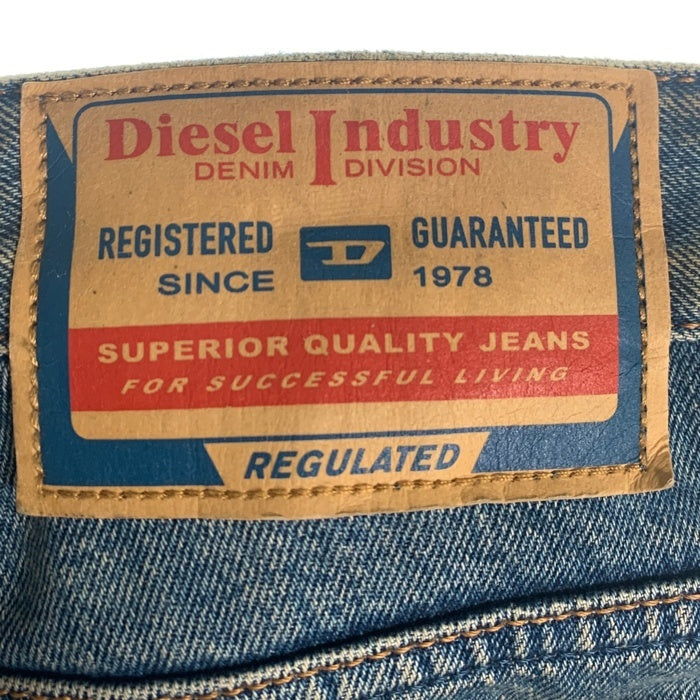 DIESEL ディーゼル 1980 D-EEPER リラックスフィット・ストレートデニムパンツ ジーンズ インディゴ 加工 A17046 Size 30×30 福生店