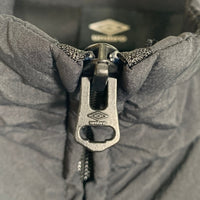 UMBRO アンブロ AWAY DAYS ナイロンウーブンジャケット 刺繡 ブラック UF5SWB40M Size M-L 福生店