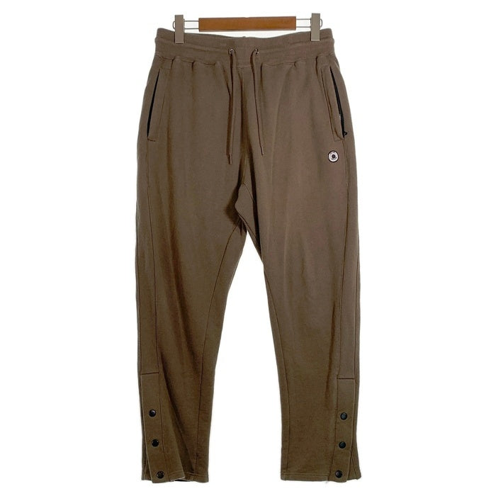 EXAMPLE エグザンプル ROUND LOGO PATCH SIDE BUTTON SWEAT PANTS ラウンドロゴ サイドボタン スウェットパンツ カーキ Size XL 福生店
