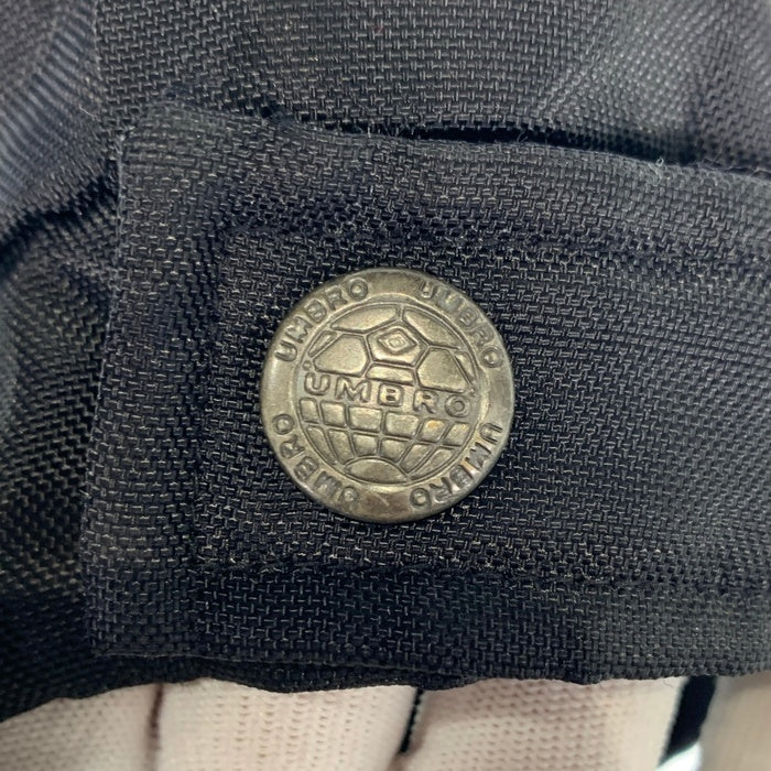 90’s UMBRO アンブロ ジップアップ ナイロンジャケット ブラック 中綿 パイピング Size UK M 福生店