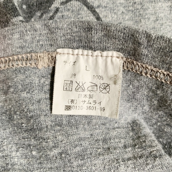 SAMURAI JEANS サムライジーンズ JPN.AIR CORPS OSAKA PREF. 半袖 プリント Tシャツ グレー SizeL 福生店