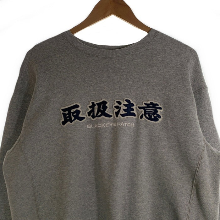 THE BLACK EYE PATCH ブラックアイパッチ 取扱注意 クルーネック スウェット グレー Size M 福生店