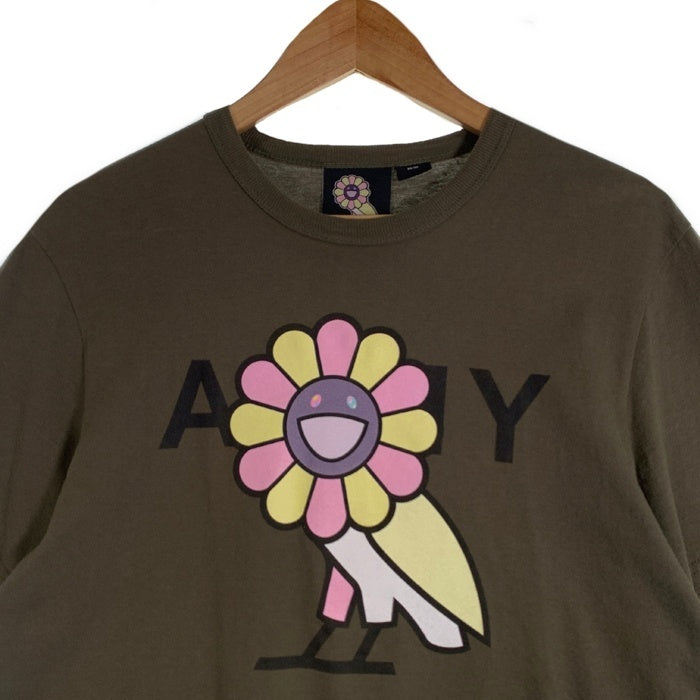 OCTOBERS VERY OWN オクトーバーズベリーオウン TM/KK カイカイキキ 村上隆 プリントTシャツ オリーブ Size M 福生店