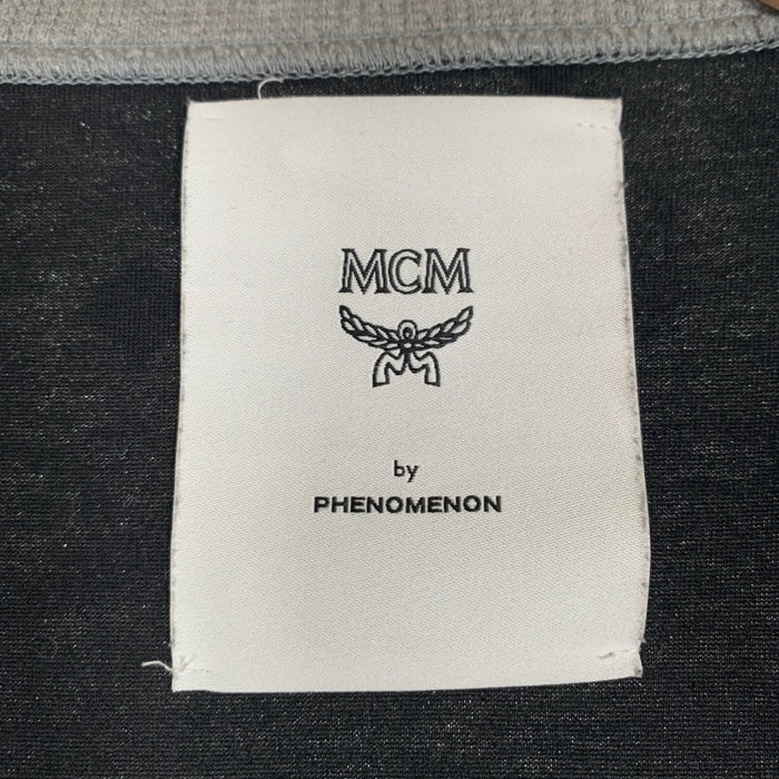 MCM by PHENOMENON エムシーエム バイ フェノメノン Reflective Monogram Sweat Shirt リフレクティブ モノグラム クルーネック スウェットトレーナー グレー MHAASJP01EG00L SizeL 福生店
