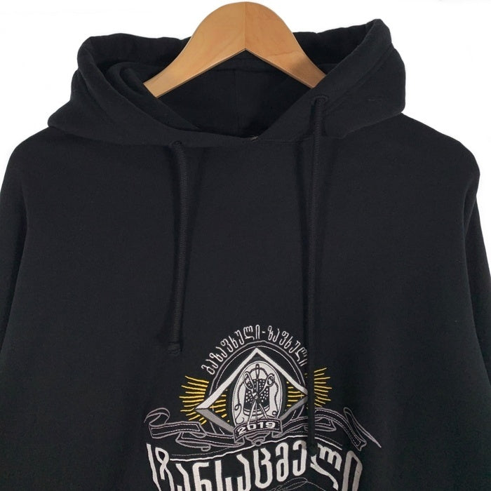VETEMENTS ヴェトモン 21SS Antwerpen Hoodie プリント 刺繡 プルオーバースウェットパーカー ブラック UE51TR440B Size S 福生店
