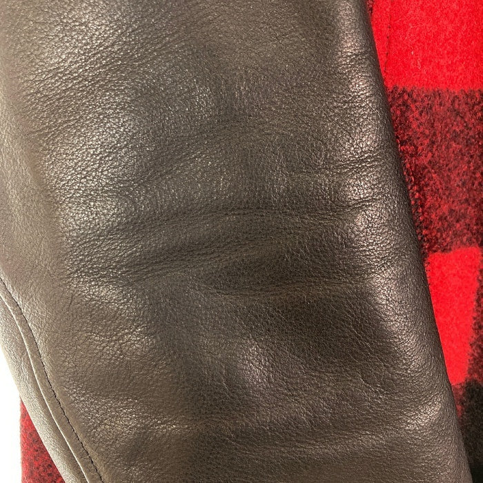 COMME des GARCONS HOMME コムデギャルソンオム HN-C014 AD2014 ショールカラー 袖レザー バッファローチェック ロング スタジャン ブラック レッド sizeXS 瑞穂店