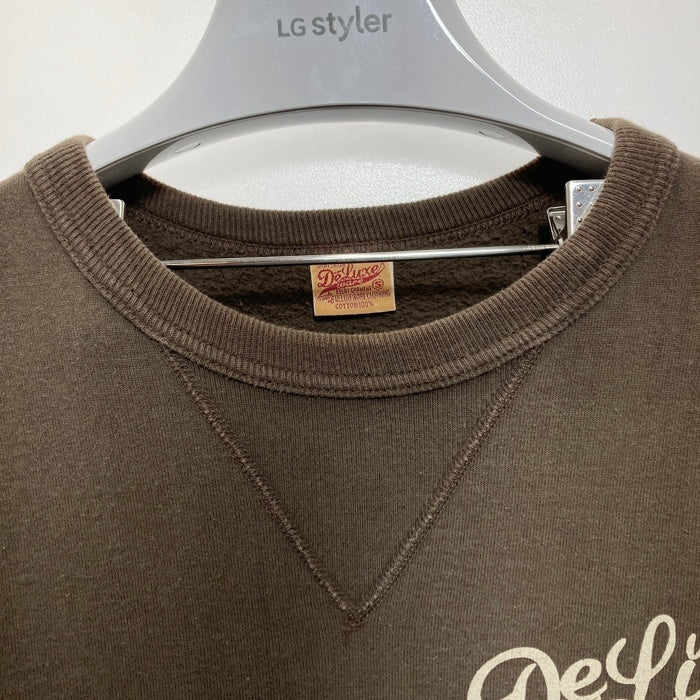 Deluxe Wear デラックスウエア 前V プリント クルーネックスウェットトレーナー ダークブラウン Size S 瑞穂店