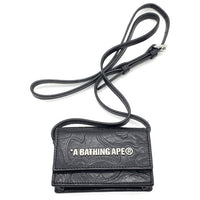 A BATHING APE アベイシングエイプ MINI WALLET M ミニウォレット カウレザー エンボス加工 ショルダーストラップ ブラック 福生店