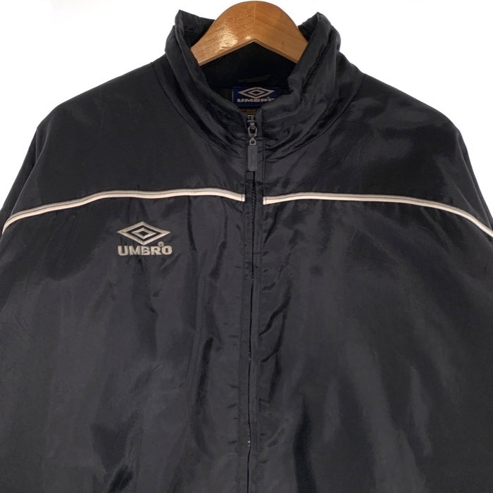 90’s UMBRO アンブロ ジップアップ ナイロンジャケット ブラック 中綿 パイピング Size UK M 福生店