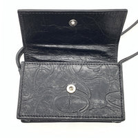 A BATHING APE アベイシングエイプ MINI WALLET M ミニウォレット カウレザー エンボス加工 ショルダーストラップ ブラック 福生店