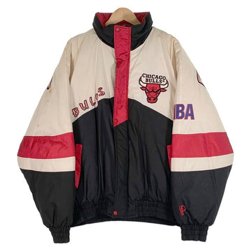 90's NBA CHICAGO BULLS シカゴ・ブルズ PRO PLAYER 中綿 ジャケット スタジャン ホワイト ブラック レッド Size XL 福生店