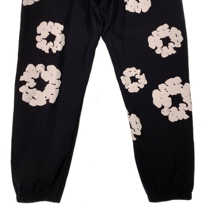 DENIM TEARS デニムティアーズ COTTON WREATH SWEAT PANTS コットンリース スウェットパンツ ブラック フラワーホワイト Size XL 福生店