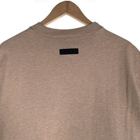 FOG ESSENTIALS エッセンシャルズ フロントラバーロゴ Tシャツ ベージュ Size S 福生店