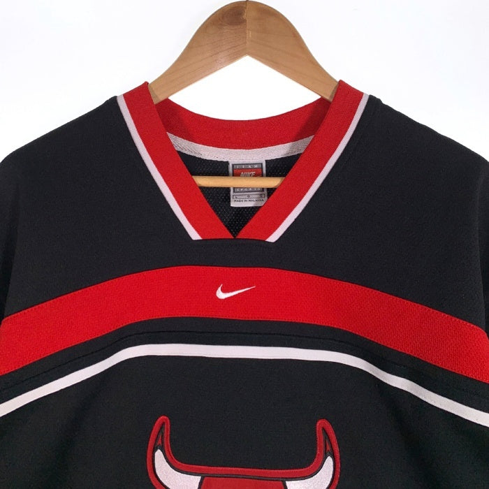 90's~ NIKE ナイキ NBA CHICAGO BULLS シカゴ・ブルズ ゲーム フットボールシャツ ジャージ プルオーバー ブラック ワッペン 刺繡 Size L 福生店
