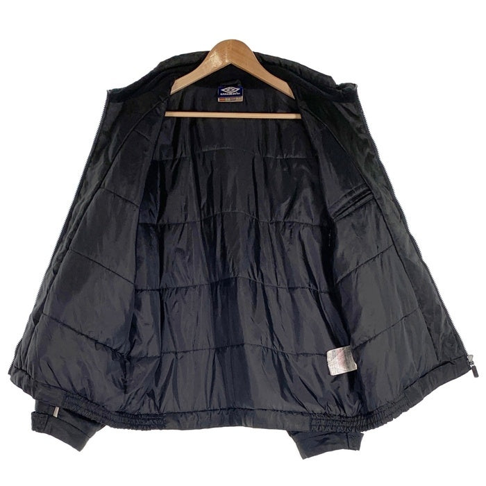90’s UMBRO アンブロ ジップアップ ナイロンジャケット ブラック 中綿 パイピング Size UK M 福生店