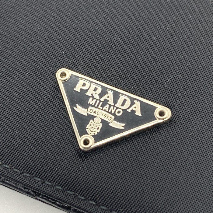 PRADA プラダ ナイロン 二つ折り財布 ブラック 三角プレート M738 福生店