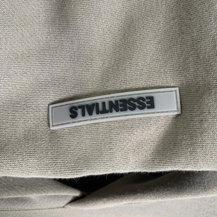 FOG ESSENTIALS エッセンシャルズ FRONT LOGO HOODIE フロントラバーロゴ プルオーバーパーカー フーディー カーキ Size L 福生店