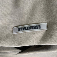 FOG ESSENTIALS エッセンシャルズ FRONT LOGO HOODIE フロントラバーロゴ プルオーバーパーカー フーディー カーキ Size L 福生店