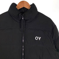 OY オーワイ SIDE ZIPPER LOGO DOWN JUMPER サイドジッパー ロゴプリント ダウンジャケット ブラック Size - 福生店